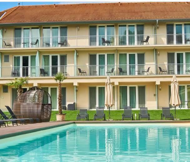 Sunshine 208 Apartman บาลาตอนซาร์โซ ภายนอก รูปภาพ